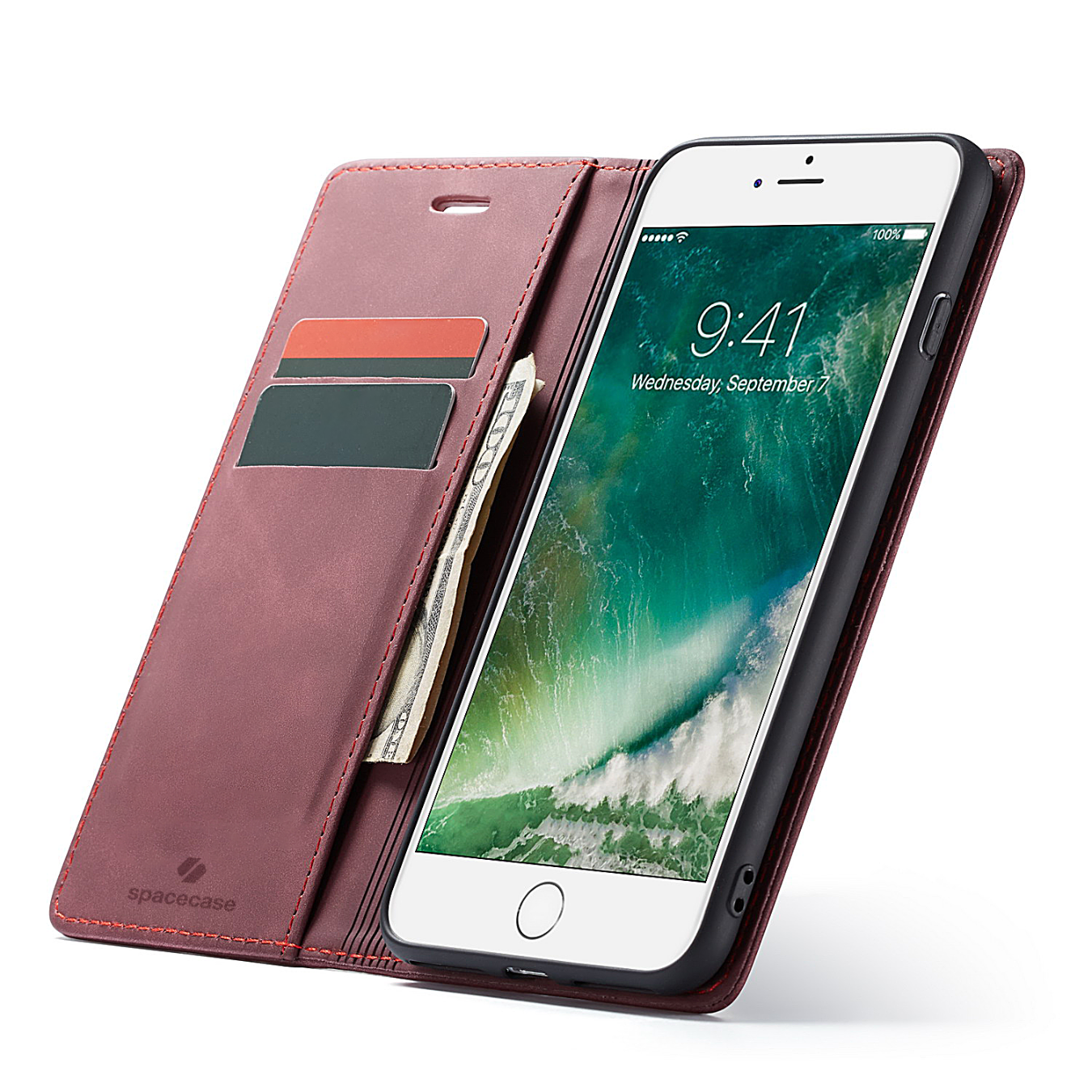 Czerwone etui z klapką na telefon, z miejscem na karty i banknoty. Na klapce widoczne jest logo \'spacecase\'.