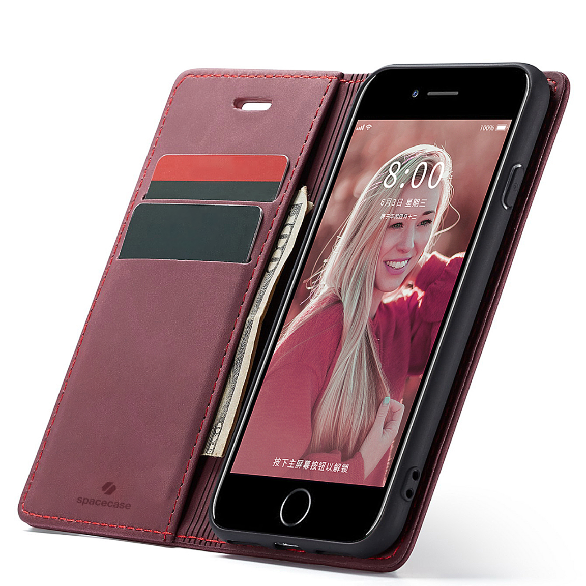 Czerwone etui z klapką na telefon, z miejscem na karty i banknoty, z logo \'spacecase\'. W etui znajduje się telefon z wyświetlonym zdjęciem kobiety i tekstem w języku chińskim.