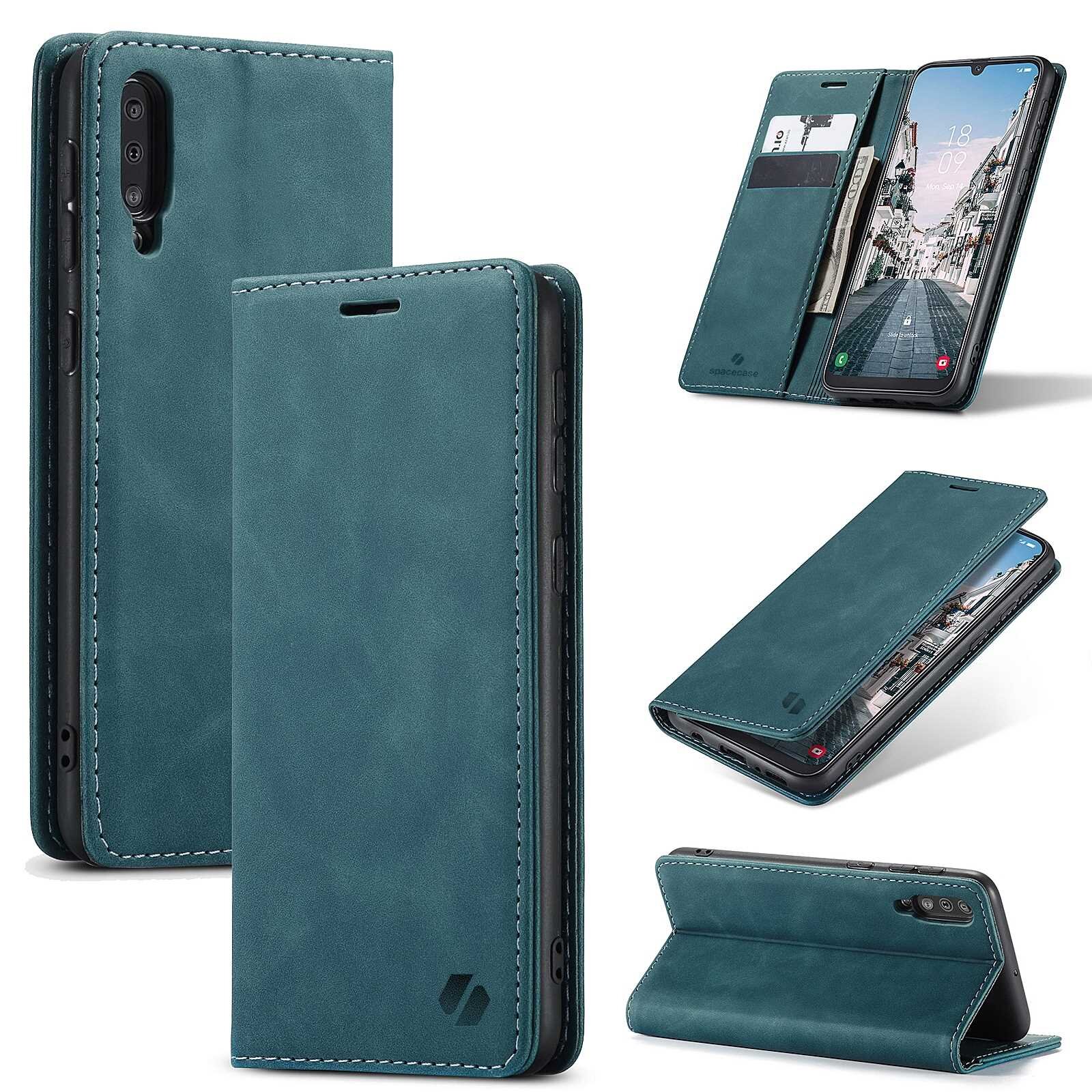 Niebieskie etui z klapką do telefonu, z miejscem na karty i funkcją stojaka. Widoczne są różne ujęcia etui, w tym z telefonem w środku.