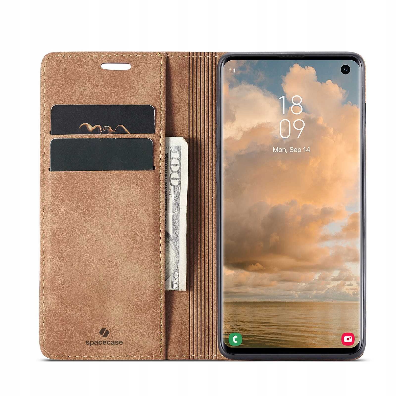 Brązowe etui z klapką SPACECASE Wallet do Galaxy S10, z miejscem na karty i banknoty. Widoczny telefon z wyświetlaczem pokazującym godzinę 18:09 i datę Mon, Sep 14.