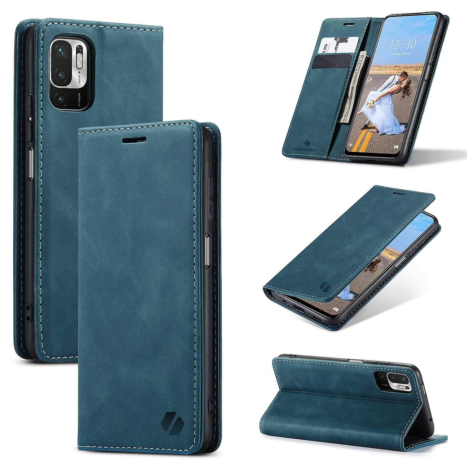 Na obrazie widoczne jest niebieskie etui z klapką na smartfon, z miejscem na karty wewnątrz. Etui jest pokazane w różnych ujęciach, w tym jako stojak dla telefonu.