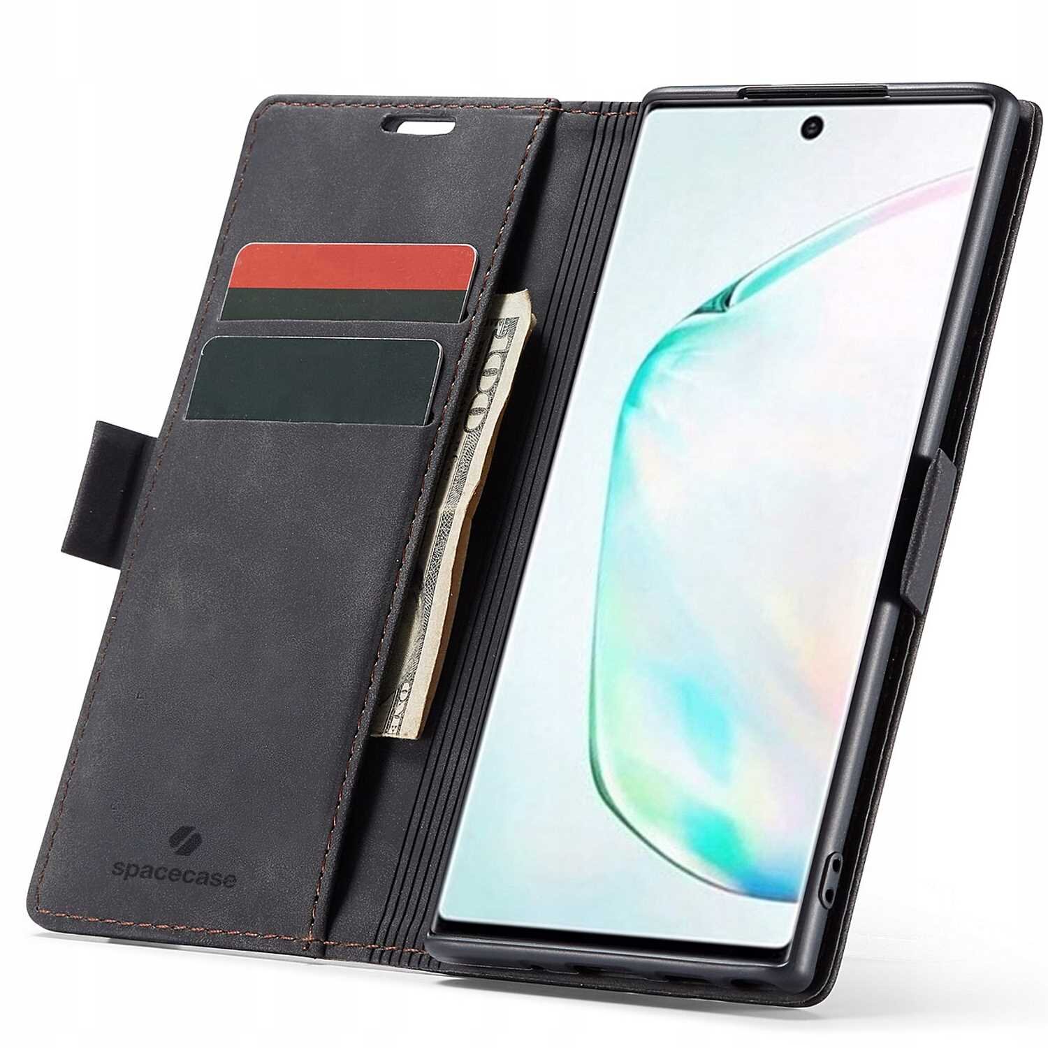 Czarne etui z klapką na telefon, z miejscem na karty i banknoty. Widoczne logo: spacecase.