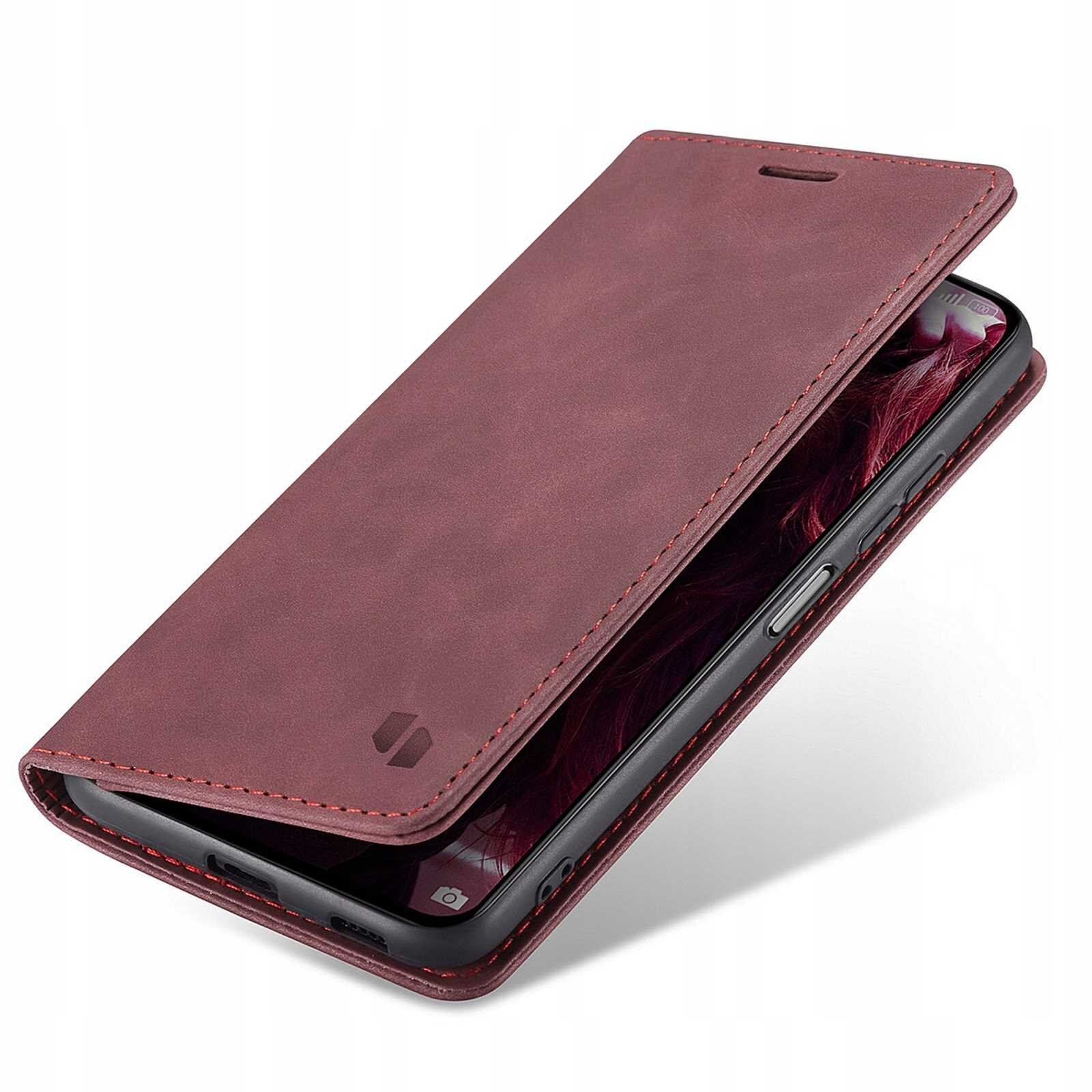 Czerwone etui z klapką na telefon, z widocznym logo producenta na klapce. Telefon jest częściowo widoczny wewnątrz etui.