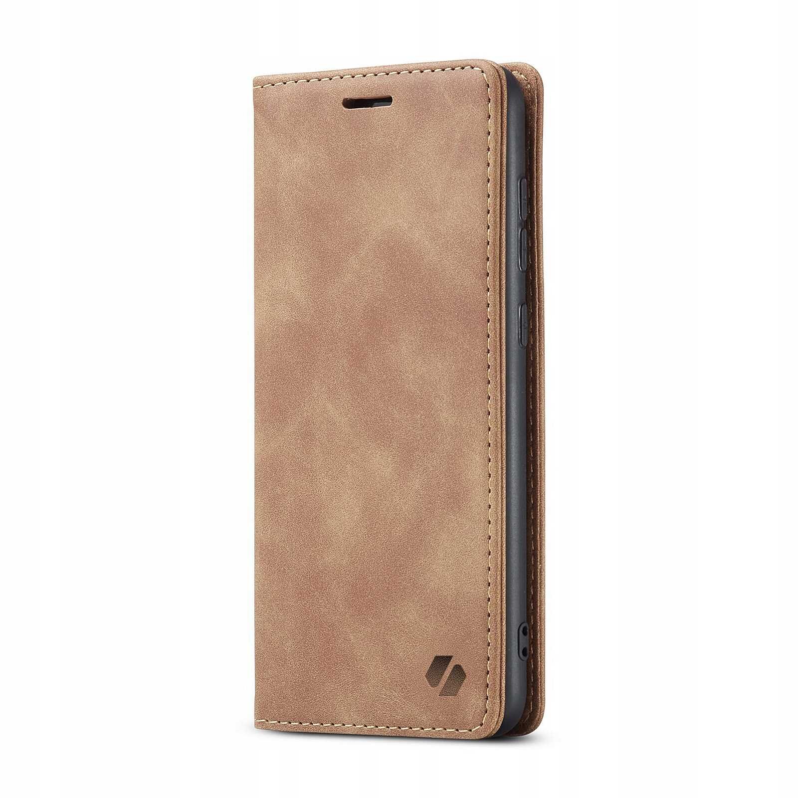 Brązowe etui z klapką do telefonu, z widocznymi przyciskami bocznymi i małym logo w dolnym rogu.