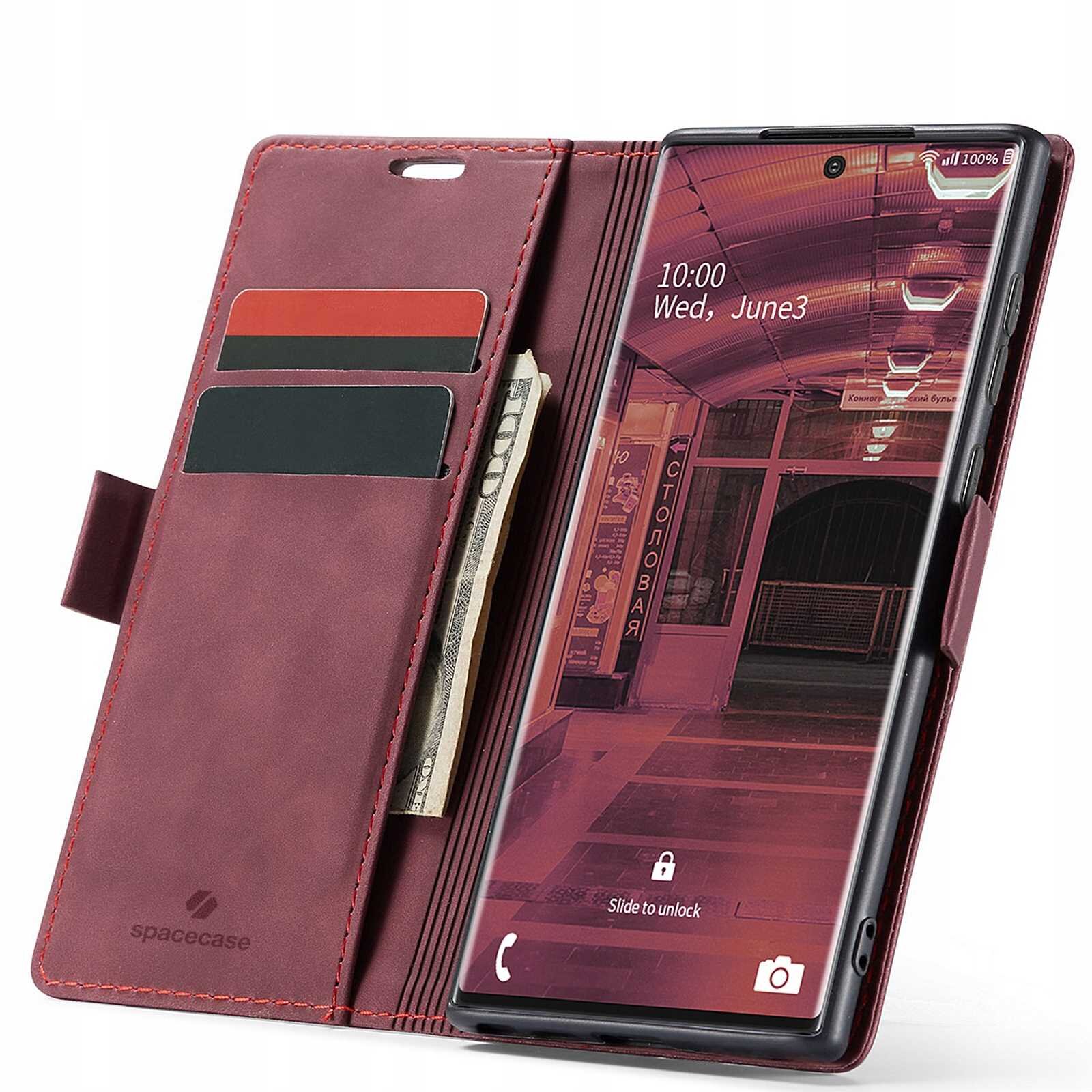Czerwone etui z klapką na telefon, z miejscem na karty i banknoty, z logo \'spacecase\'. Telefon w etui wyświetla ekran z godziną 10:00, datą \'Wed, June 3\' i napisem \'Slide to unlock\'.