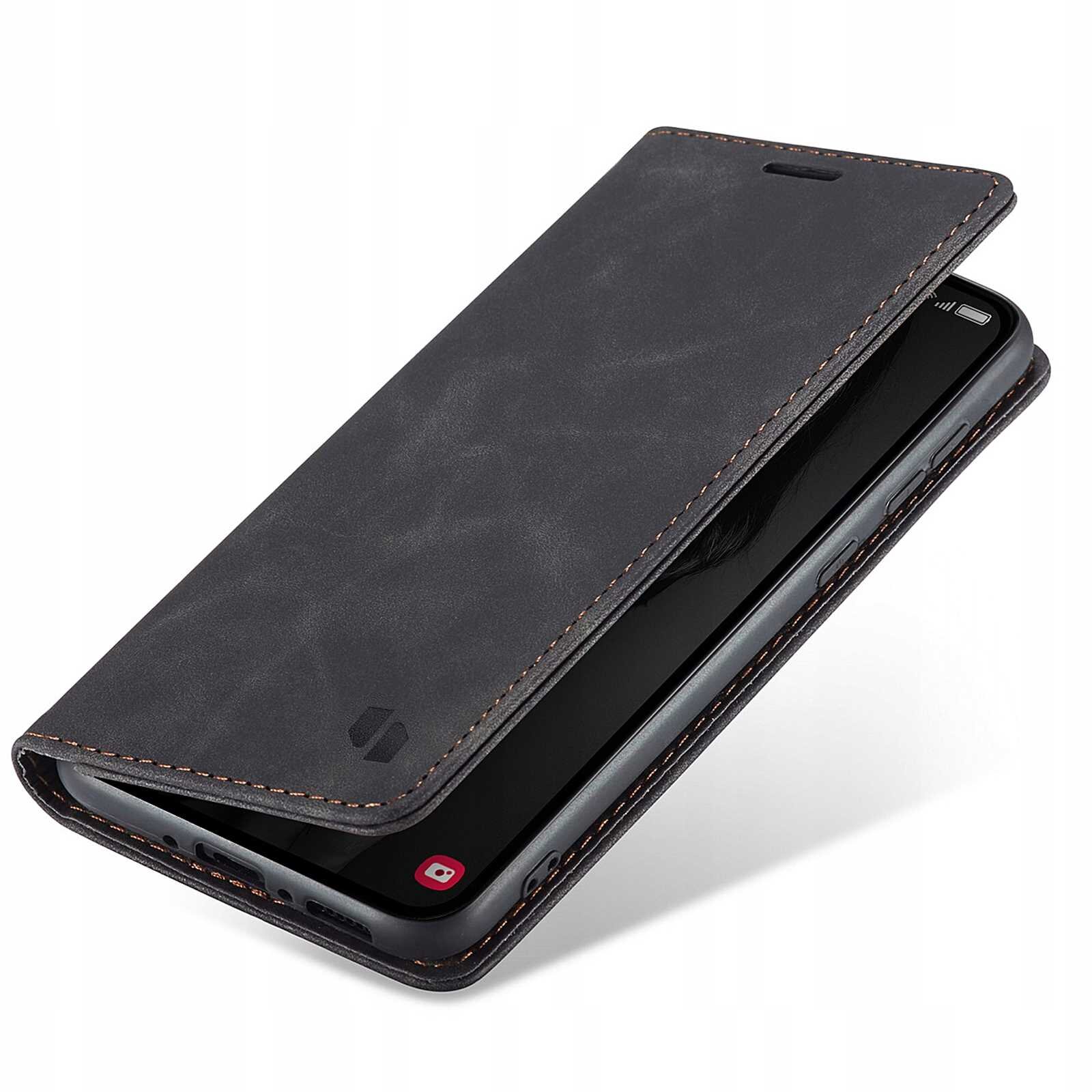 Czarne etui z klapką na telefon, z widocznymi przeszyciami na krawędziach, częściowo otwarte, ukazujące ekran urządzenia. Na etui znajduje się subtelne logo producenta.