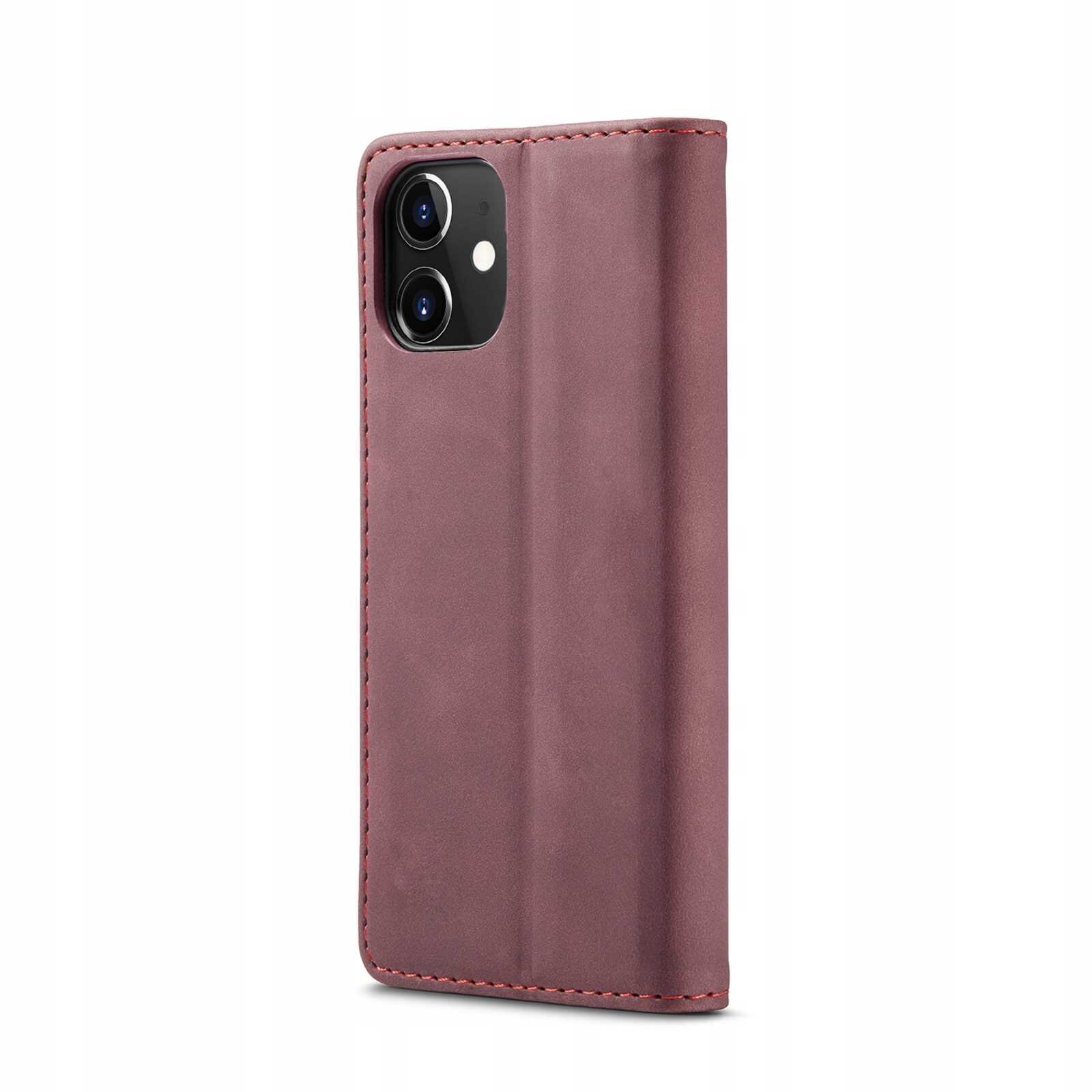 Czerwone etui z klapką na telefon, z widocznymi wycięciami na aparat i lampę błyskową. Etui ma gładką powierzchnię i kontrastowe szwy.