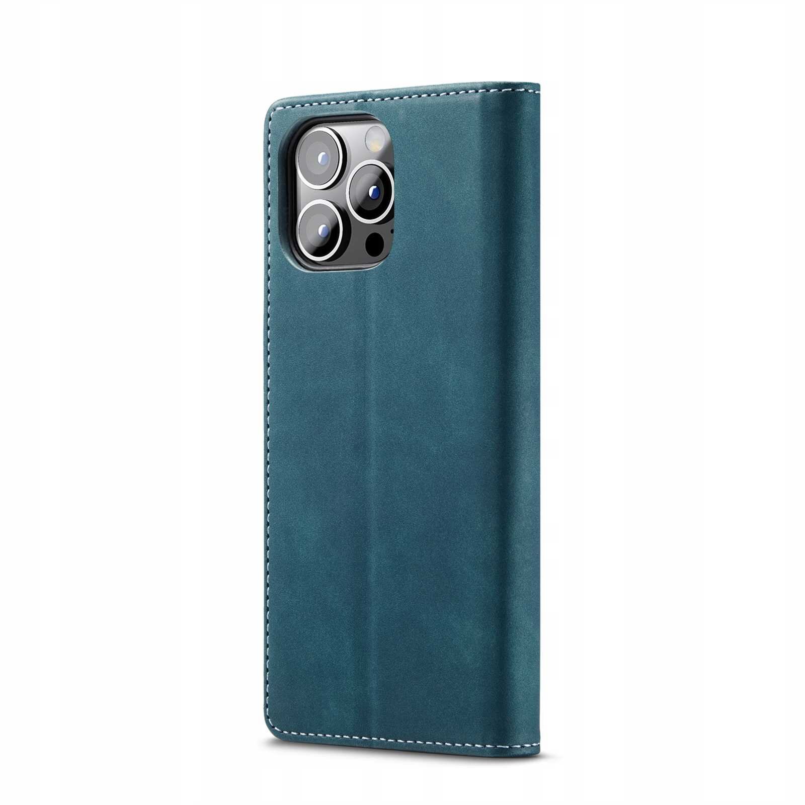 Niebieskie etui z klapką na telefon z widocznymi wycięciami na aparat. Etui ma gładką powierzchnię i białe przeszycia na krawędziach.