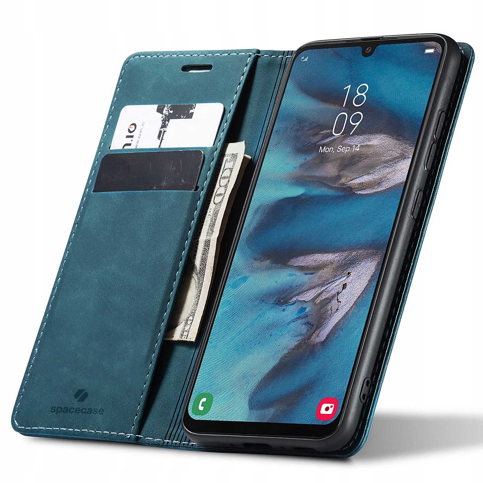 Etui z klapką w kolorze niebieskim z miejscem na karty i banknoty, obok znajduje się telefon z wyświetlaczem pokazującym godzinę 18:09 i datę Mon, Sep 14. Na etui widoczne jest logo \'spacecase\'.