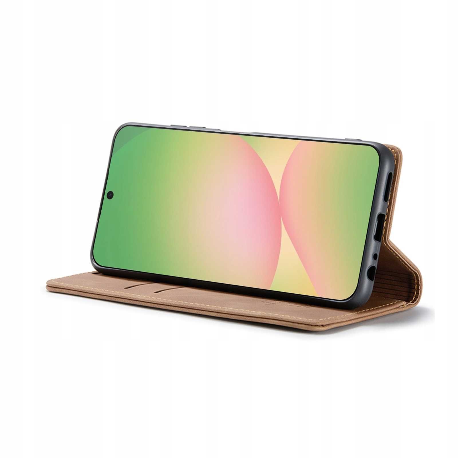 Telefon w brązowym etui z klapką ustawiony w pozycji poziomej. Ekran telefonu wyświetla abstrakcyjny, kolorowy wzór.