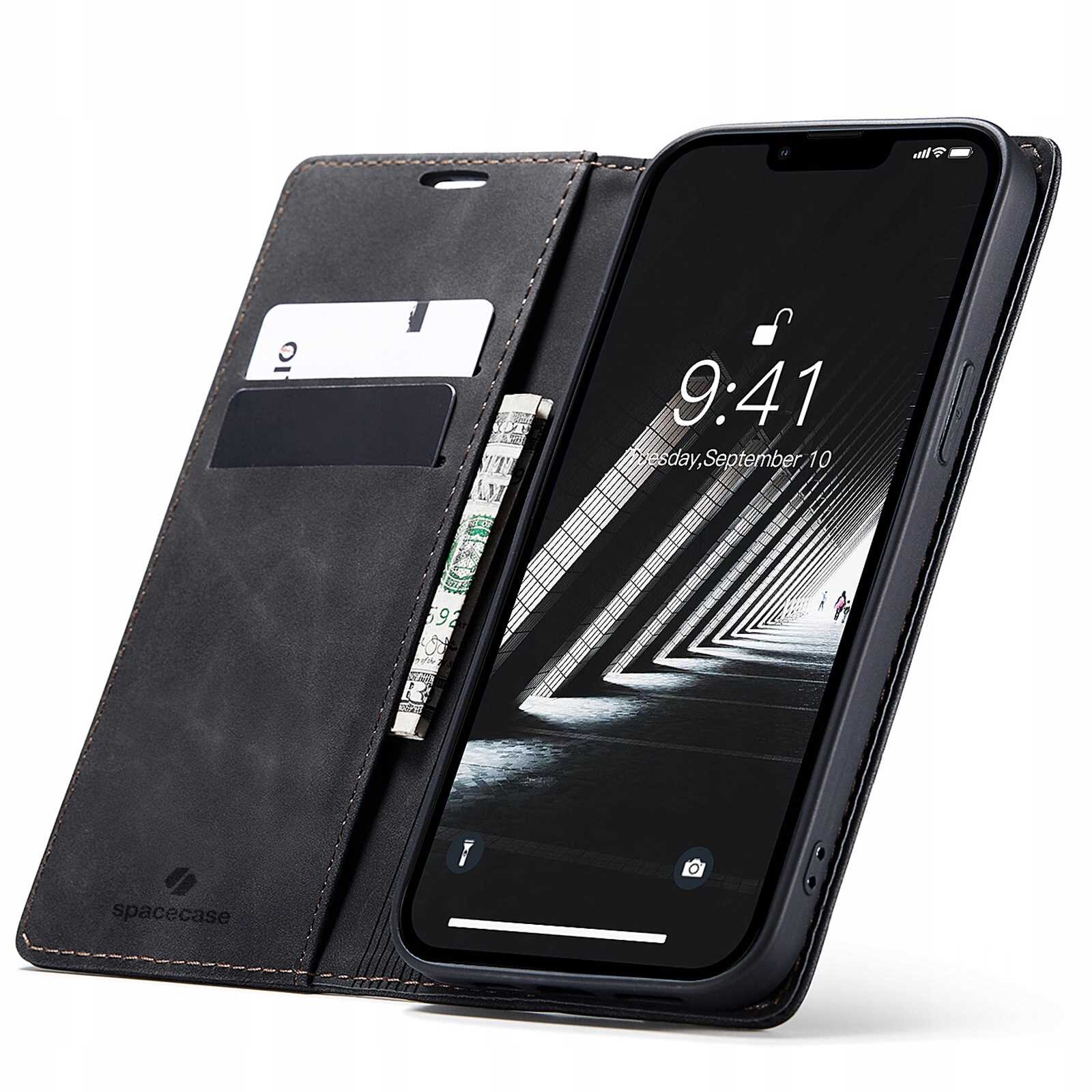 Czarne etui z klapką na telefon, z miejscem na karty i banknoty, z widocznym logo \'spacecase\'. Telefon w etui pokazuje godzinę 9:41 i datę Tuesday, September 10.