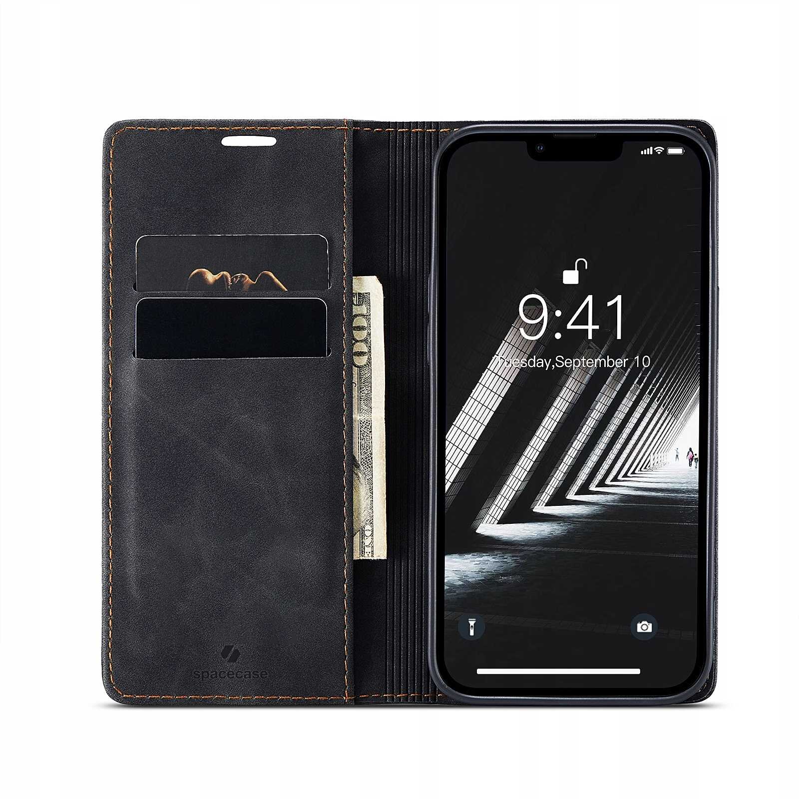 Czarne etui z klapką SPACECASE Wallet do iPhone 14 Plus, z miejscem na karty i banknoty. Na ekranie telefonu widoczna jest godzina 9:41 oraz data Tuesday, September 10.