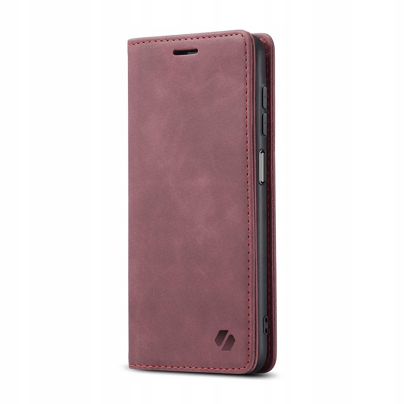 Czerwone etui z klapką do telefonu, wykonane z materiału przypominającego skórę, z widocznym logo producenta w dolnym rogu. Etui posiada wycięcia na przyciski i porty telefonu.
