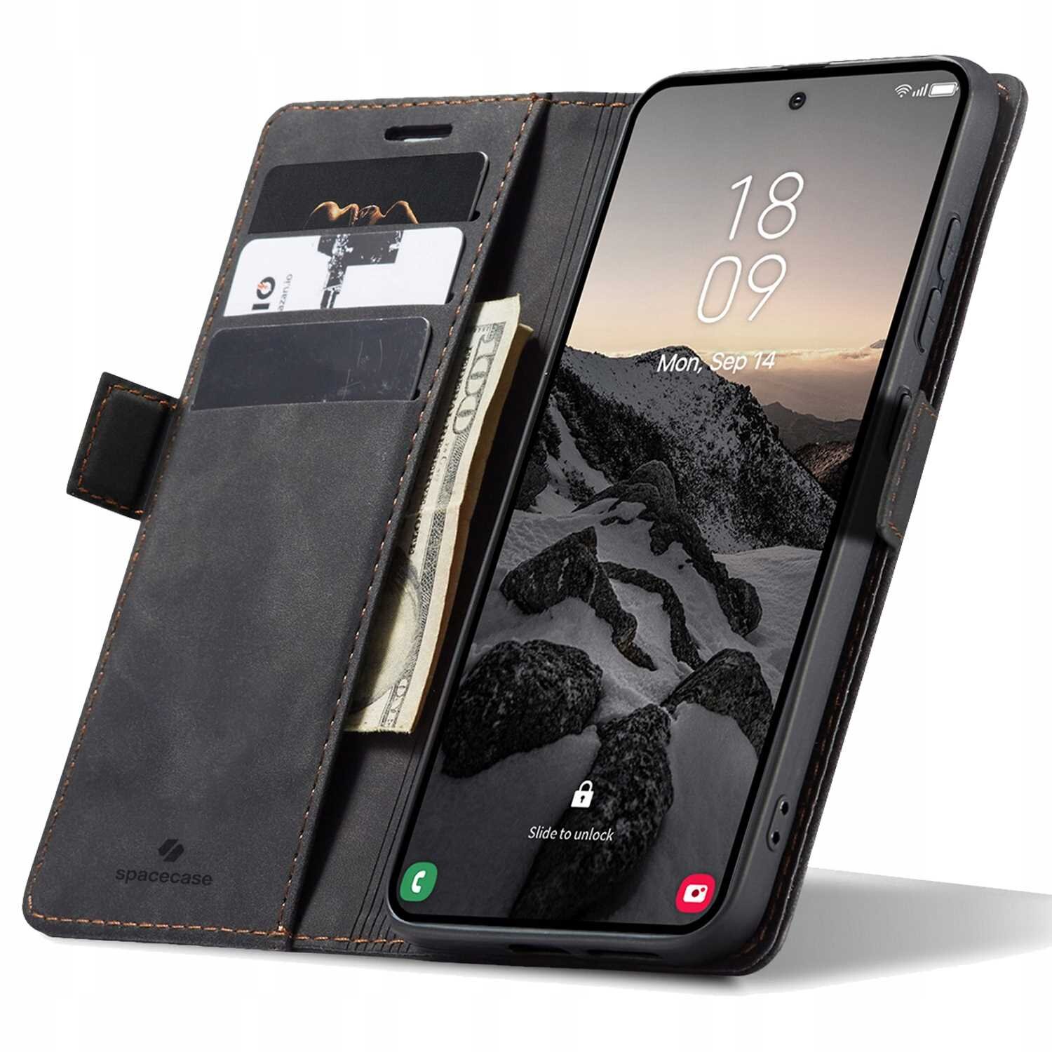 Etui z klapką w kolorze czarnym z miejscem na karty i banknoty, obok smartfon z wyświetlaczem pokazującym godzinę 18:09 i datę Mon, Sep 14. Na etui widoczne jest logo \'spacecase\'.