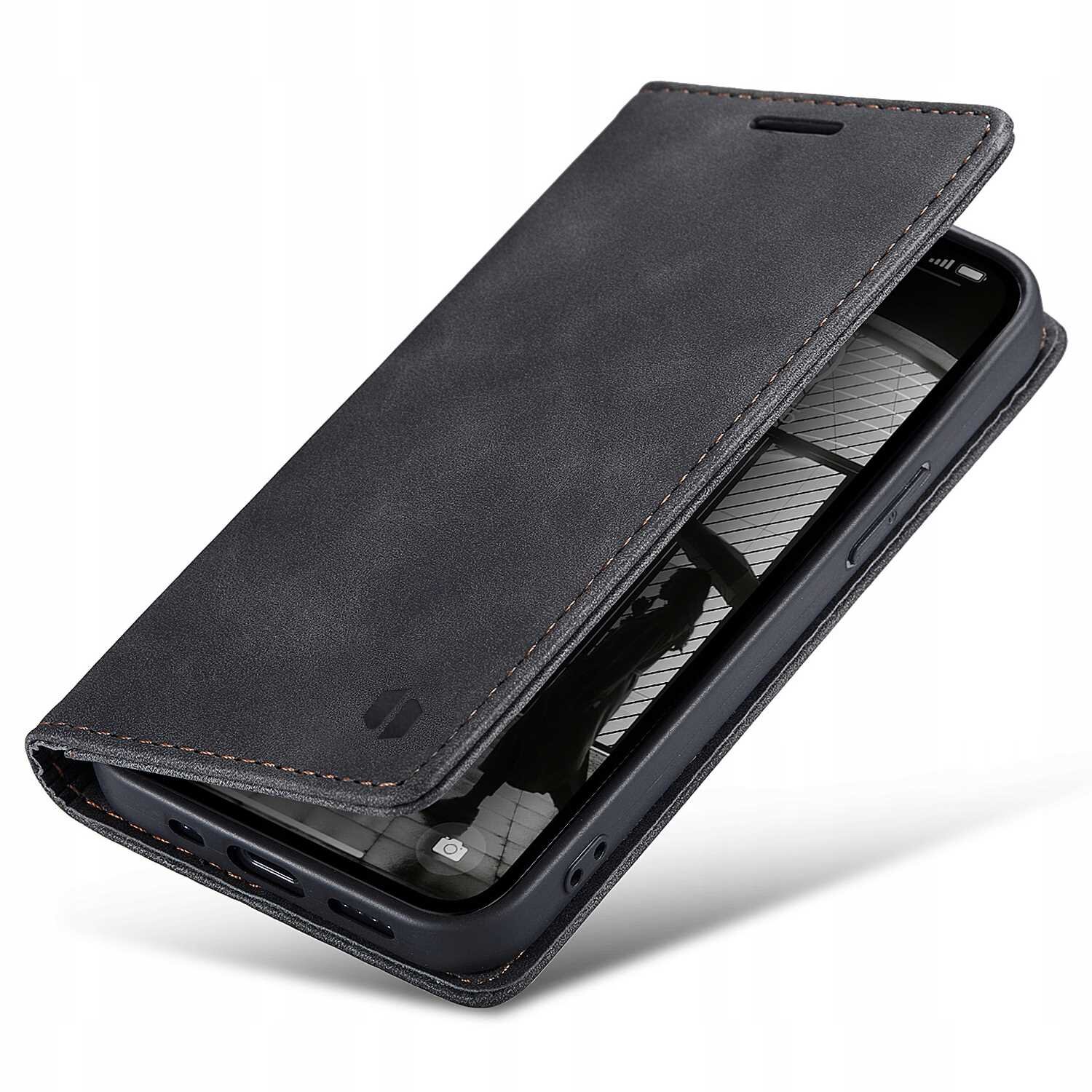 Czarne etui z klapką na smartfon, wykonane z materiału przypominającego skórę, z widocznymi przeszyciami. Wewnątrz etui znajduje się telefon z widocznym ekranem.
