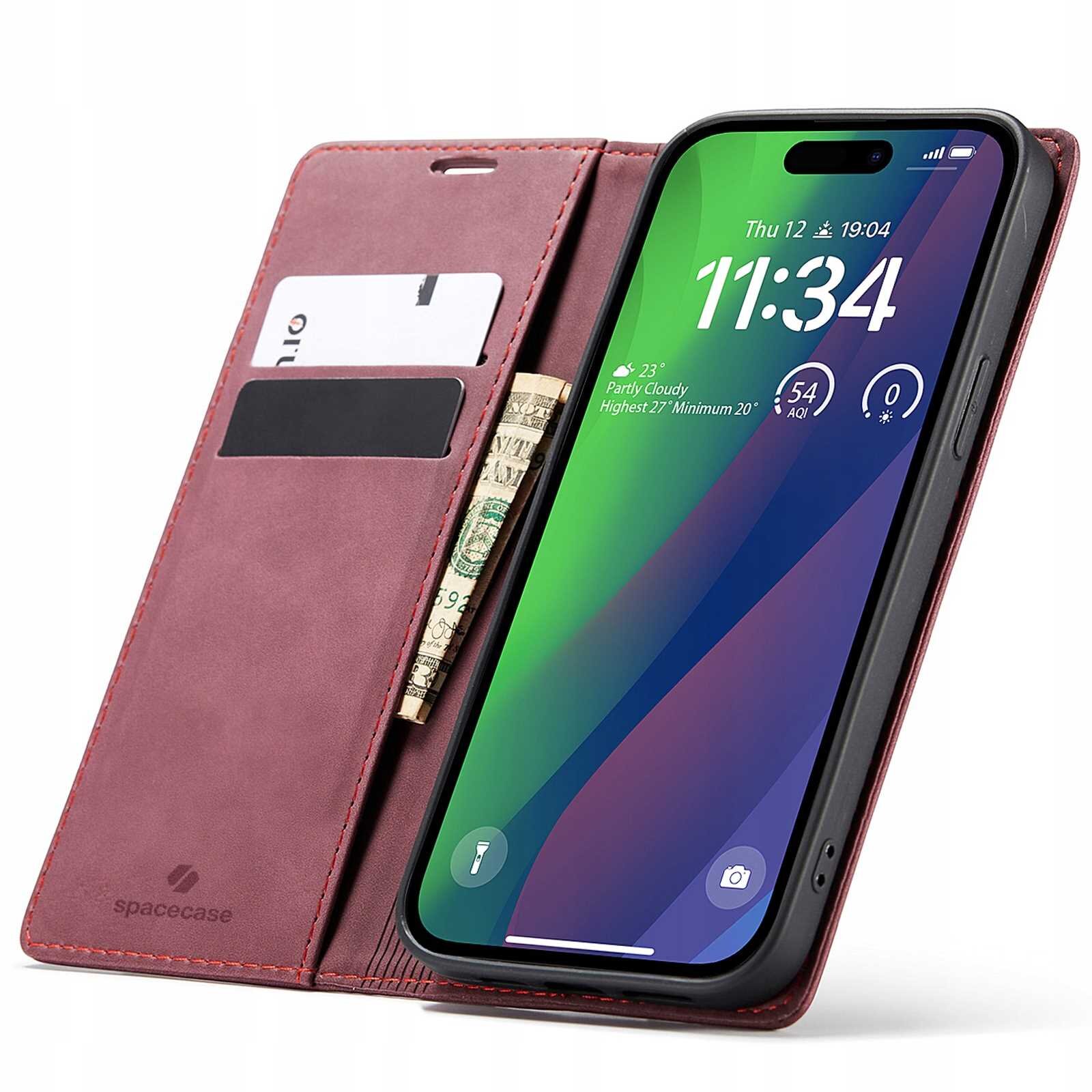 Czerwone etui z klapką na telefon, z miejscem na karty i banknoty, z logo \'spacecase\'. Telefon w etui wyświetla godzinę 11:34 i datę Thu 12, 19:04.