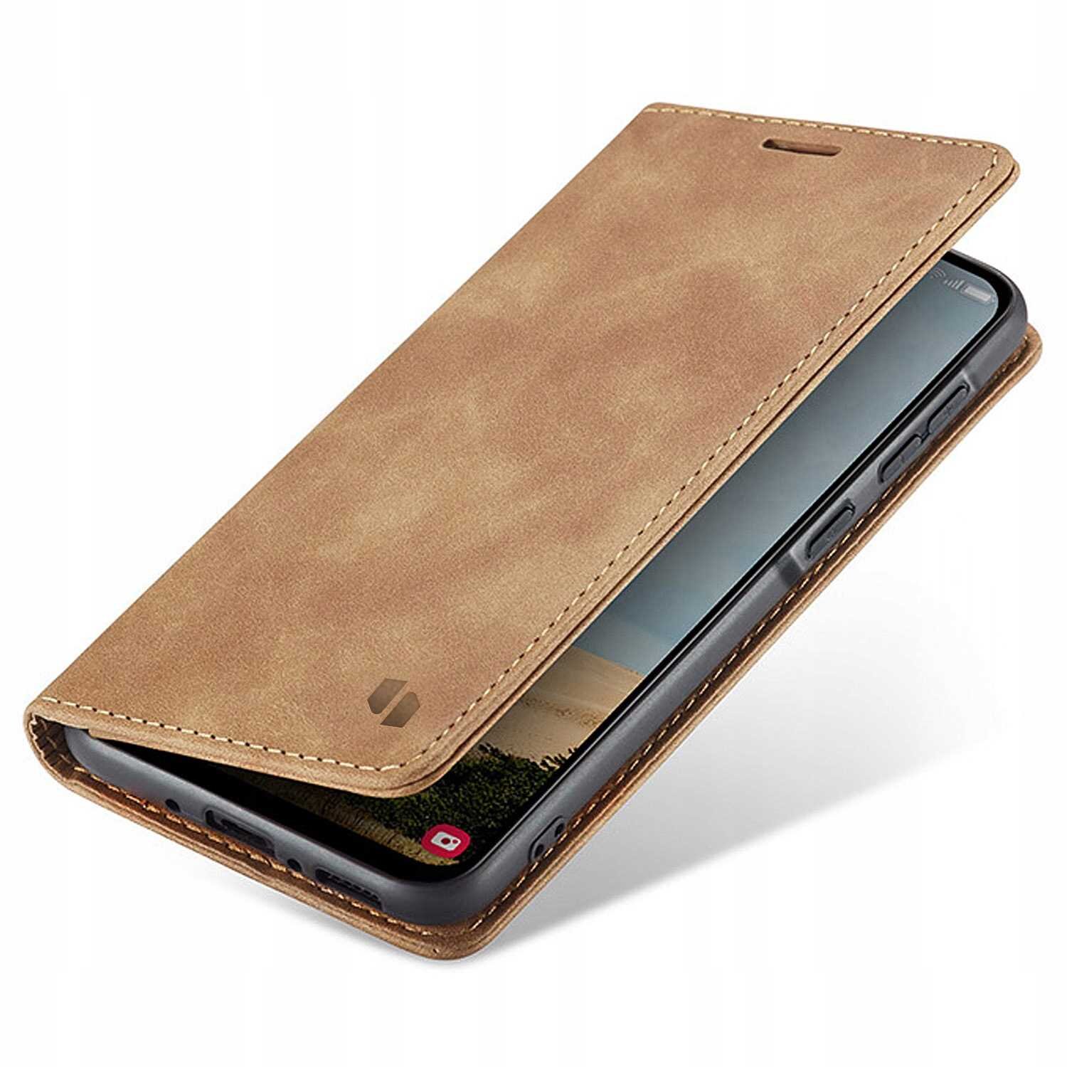 Brązowe etui z klapką na telefon, z widocznym logo producenta. Telefon w etui wyświetla ekran z ikoną aplikacji w rogu.