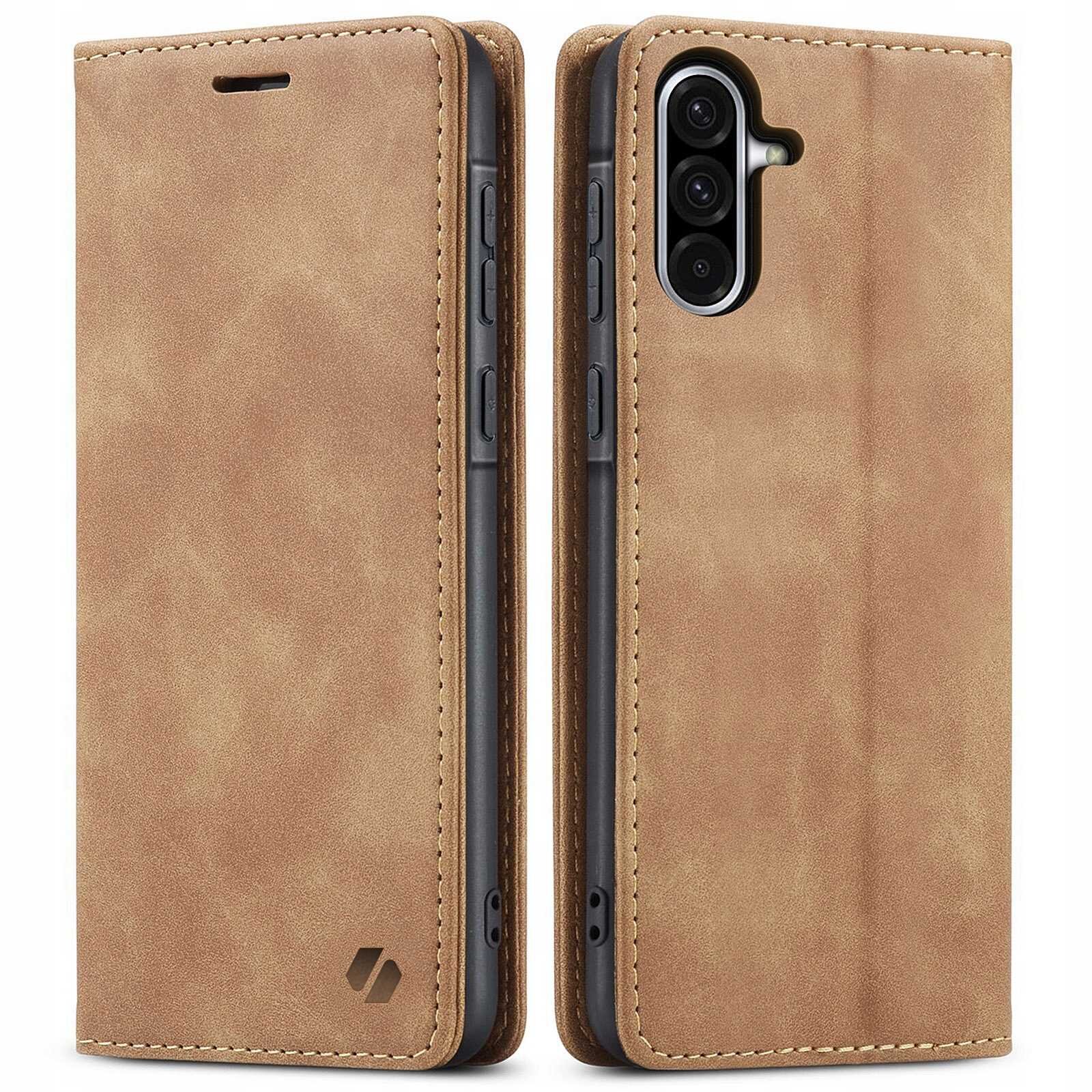 Brązowe etui z klapką do telefonu, widoczne z przodu i z tyłu, z trzema otworami na aparat. Na dolnej części etui znajduje się logo w kształcie stylizowanej litery \'S\'.