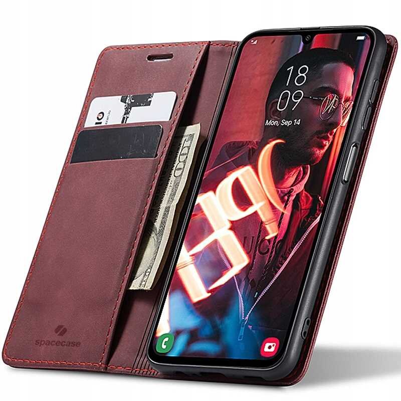 Czerwone etui z klapką na telefon, z miejscem na karty i banknoty. Na ekranie telefonu widoczna jest data \'Mon, Sep 14\' oraz godzina \'18:09\'.