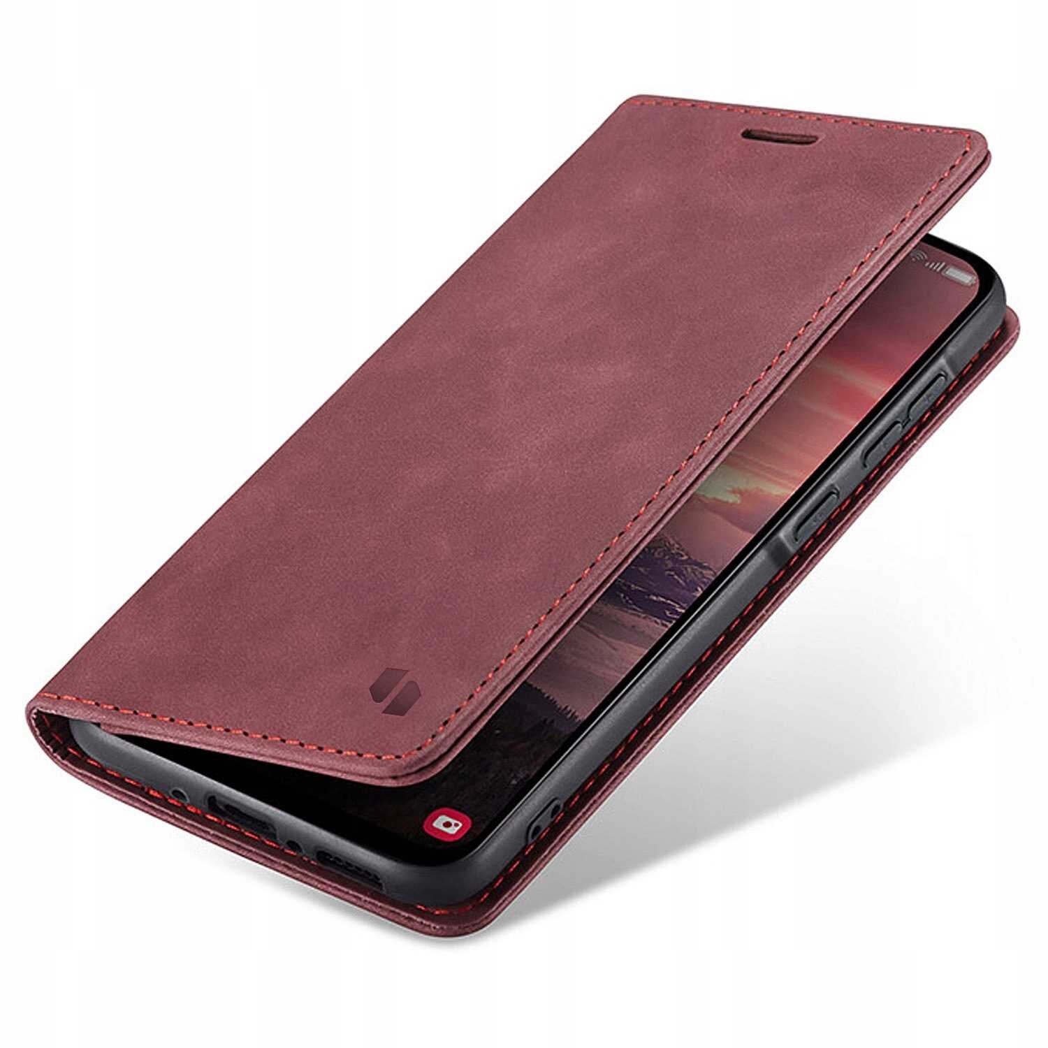 Czerwone etui z klapką na smartfon, z widocznym logo producenta na klapce. Telefon w etui pokazuje ekran z kolorowym tłem.