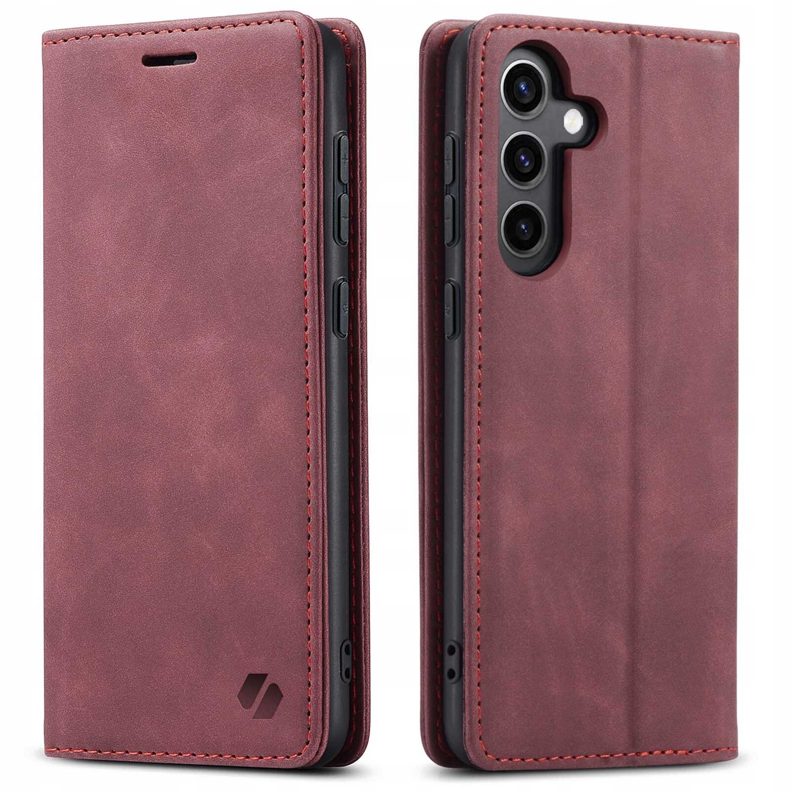 Czerwone etui z klapką do telefonu, z trzema otworami na aparaty i logo producenta w dolnym rogu. Etui ma teksturę przypominającą skórę i widoczne przeszycia na krawędziach.