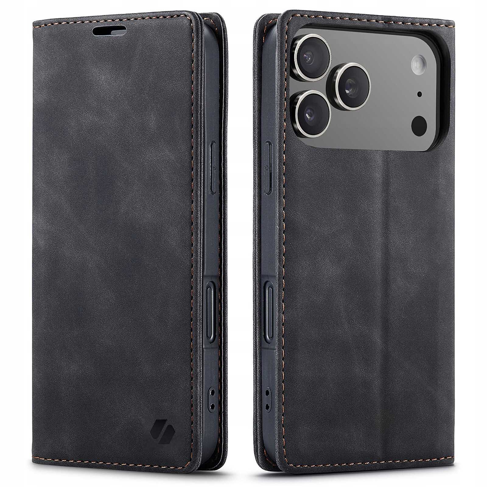 Czarne etui z klapką na telefon z widocznymi trzema otworami na aparaty i dodatkowymi przyciskami po bokach. Na etui znajduje się subtelne logo producenta.