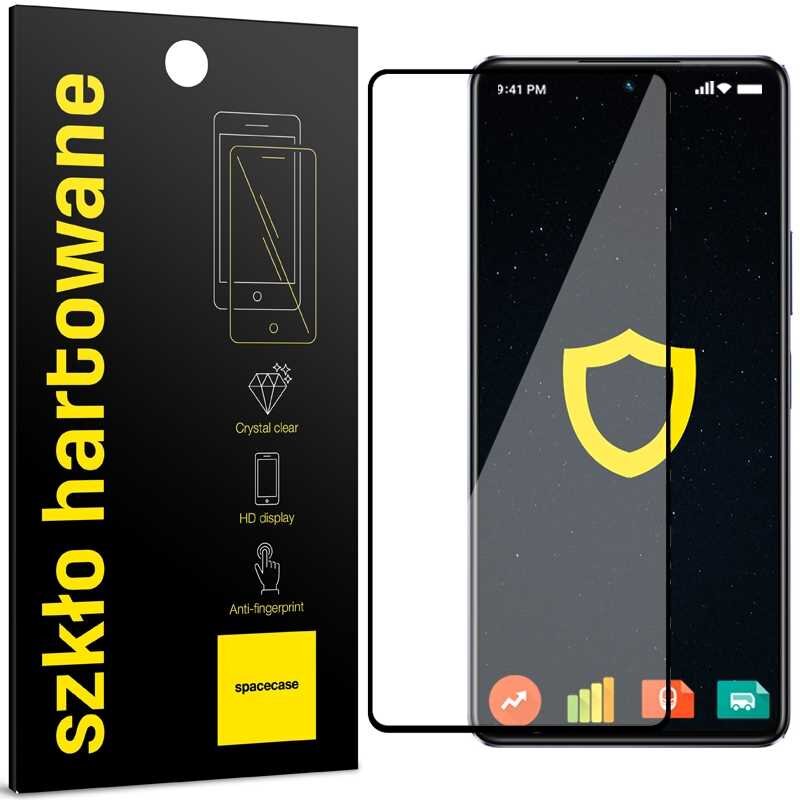 Opakowanie szkła hartowanego SPACECASE Glass 5D z napisem \'szkło hartowane\' oraz grafiką telefonu. Obok widoczny jest telefon z nałożonym szkłem, na ekranie którego znajduje się żółta ikona tarczy.