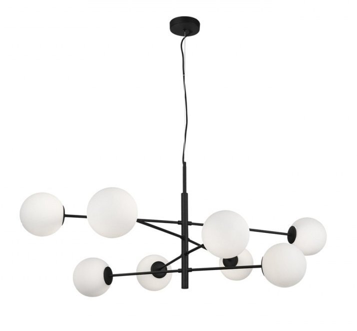 Lampa wisząca z ośmioma białymi, kulistymi kloszami rozmieszczonymi symetrycznie na czarnym, metalowym stelażu. Lampa jest zawieszona na cienkim przewodzie z czarną podsufitką.