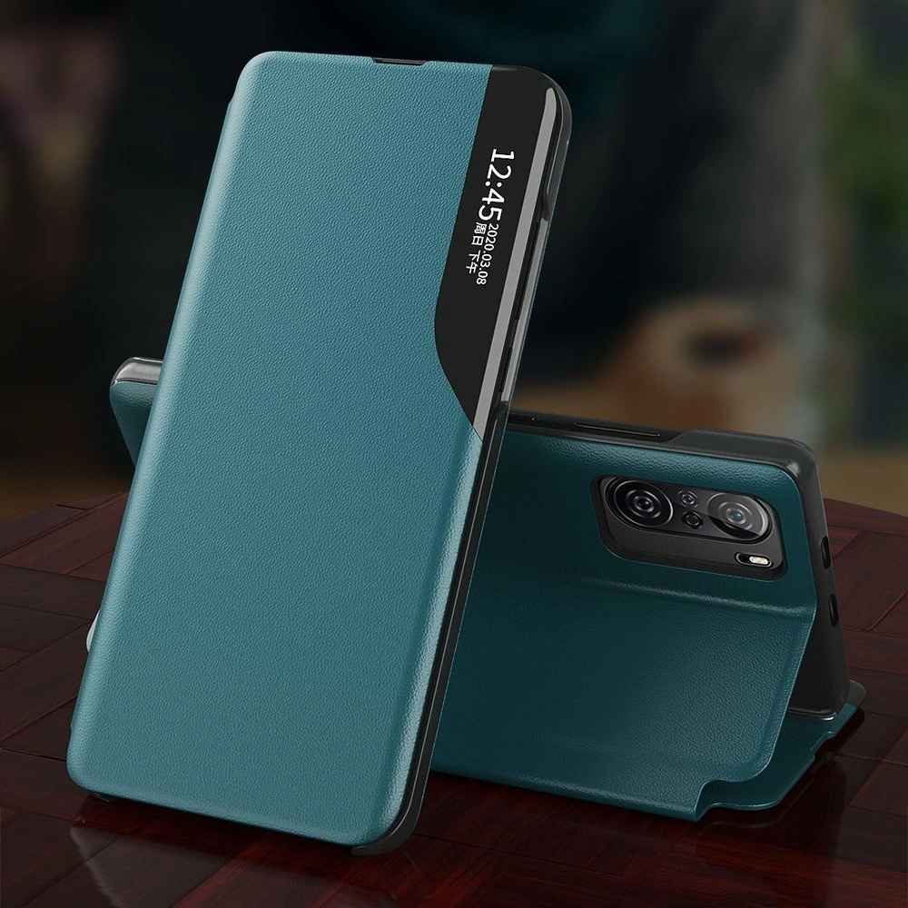 Na obrazie widoczne jest eleganckie etui na telefon w kolorze niebieskim z funkcją podstawki. Na ekranie telefonu w etui wyświetlany jest tekst: \'12:45 2019.08.08\'.