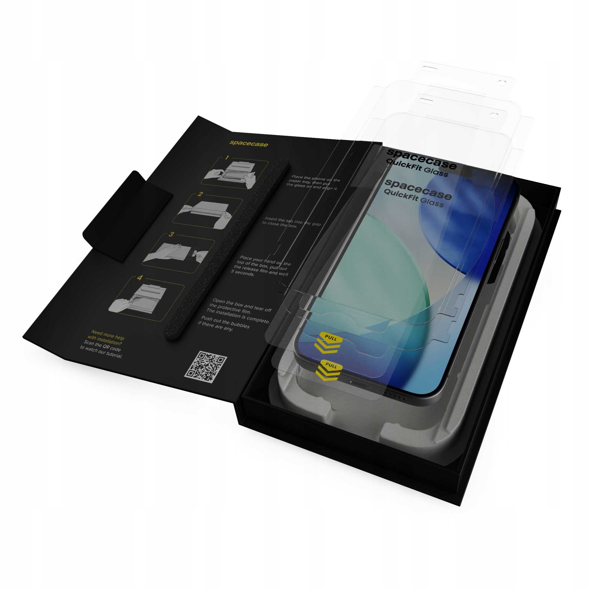 Opakowanie produktu SPACECASE QuickFit Glass zawiera szkło hartowane z aplikatorem do iPhone 16 Pro Max. Na wewnętrznej stronie opakowania znajdują się instrukcje montażu oraz kod QR.