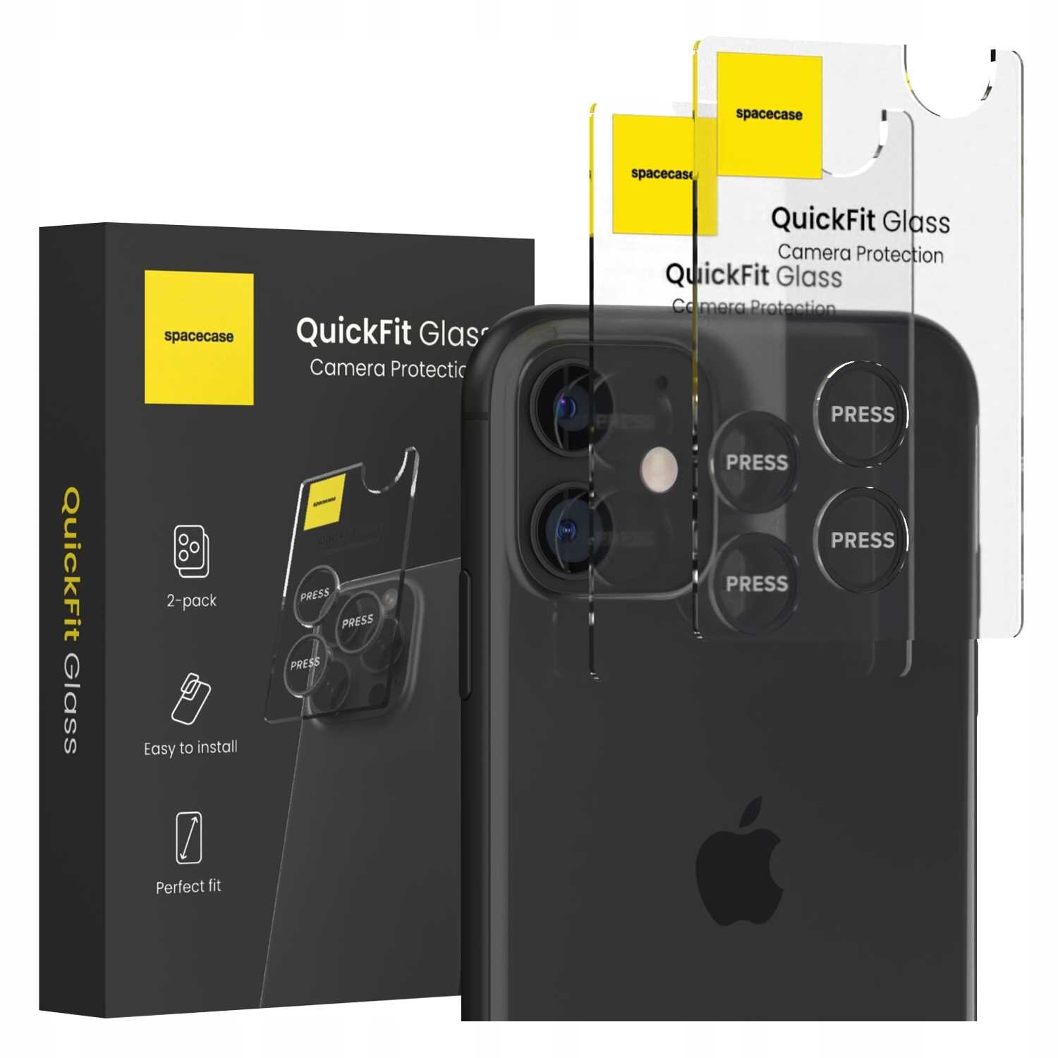 Na obrazie widoczny jest czarny telefon z nałożonym szkłem ochronnym na aparat oraz opakowanie produktu z napisem \'QuickFit Glass Camera Protection\'. Na szkło ochronne naniesione są napisy \'PRESS\', a na opakowaniu znajduje się logo \'spacecase\'.