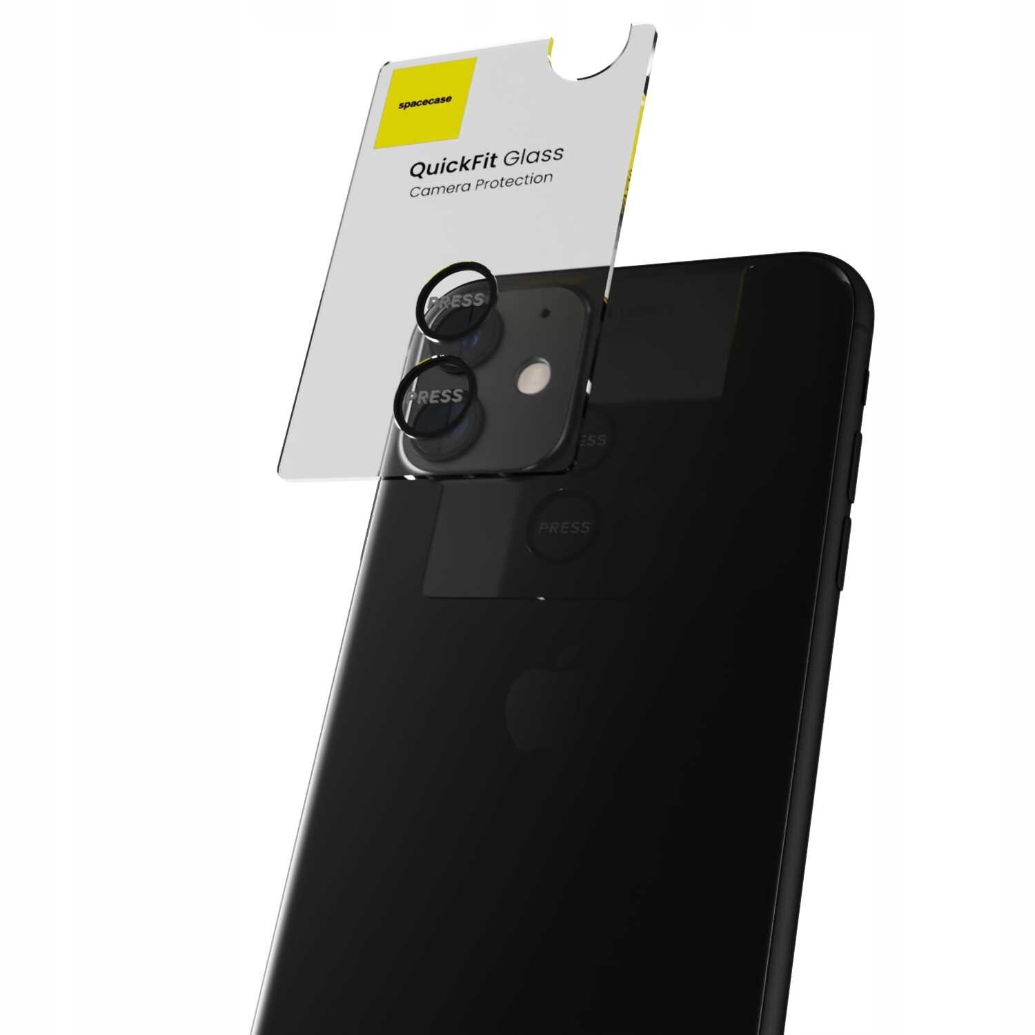 Na obrazie widoczny jest czarny telefon z aplikatorem szkła ochronnego na aparat. Na aplikatorze znajduje się tekst: \'spacecase QuickFit Glass Camera Protection\'.