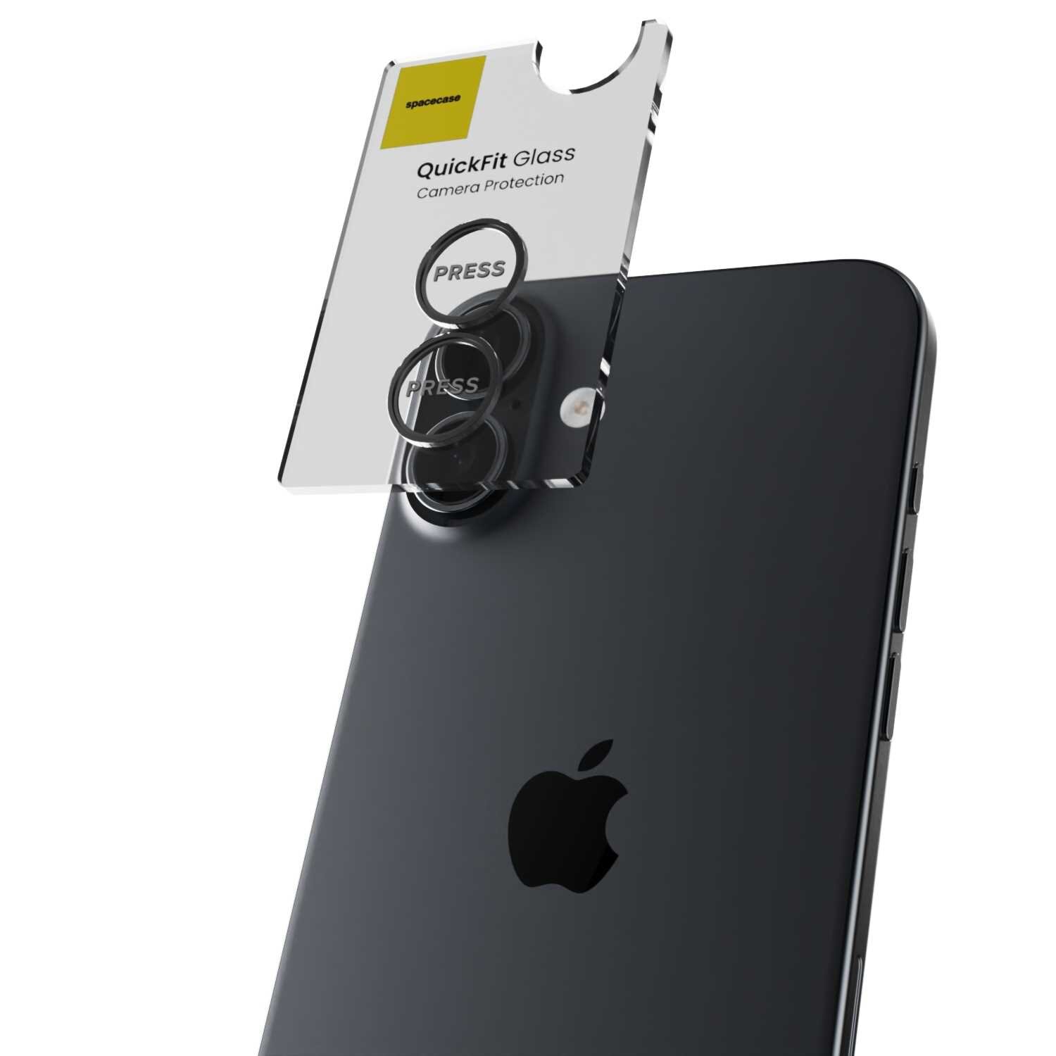 Czarny telefon z logo jabłka, na którym umieszczono przezroczystą osłonę na aparat z napisem \'QuickFit Glass Camera Protection\'.