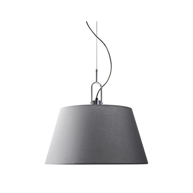 Lampa wisząca z szarym, stożkowym kloszem i metalowym uchwytem, zawieszona na cienkim kablu.