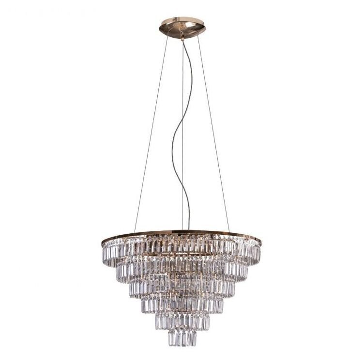 Lampa wisząca o nowoczesnym designie złożona z kilku poziomów kryształowych elementów, zawieszona na cienkich przewodach. Górna część lampy jest metalowa, a całość tworzy elegancki wygląd.
