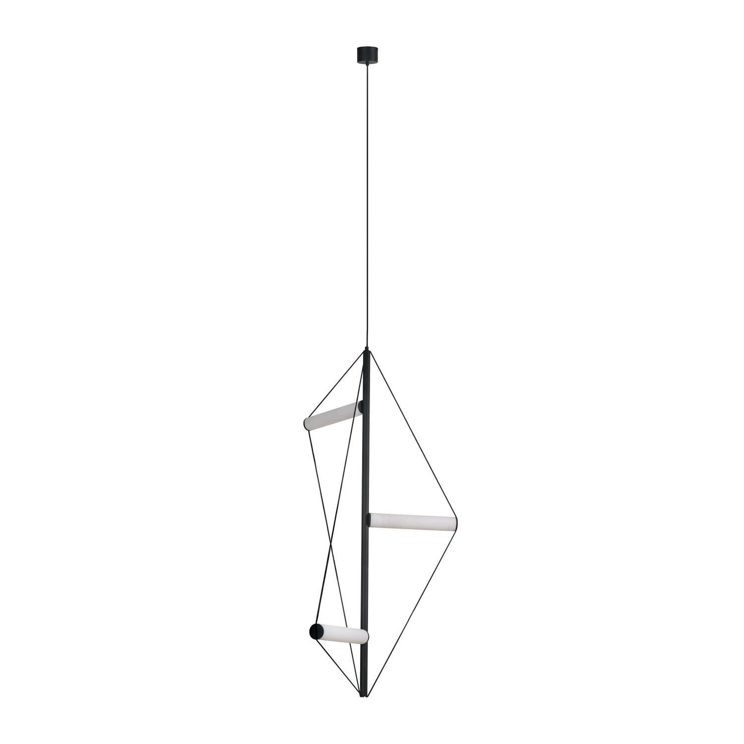 Czarna lampa wisząca o nowoczesnym designie, złożona z metalowych prętów tworzących geometryczny kształt z trzema poziomymi elementami świetlnymi.