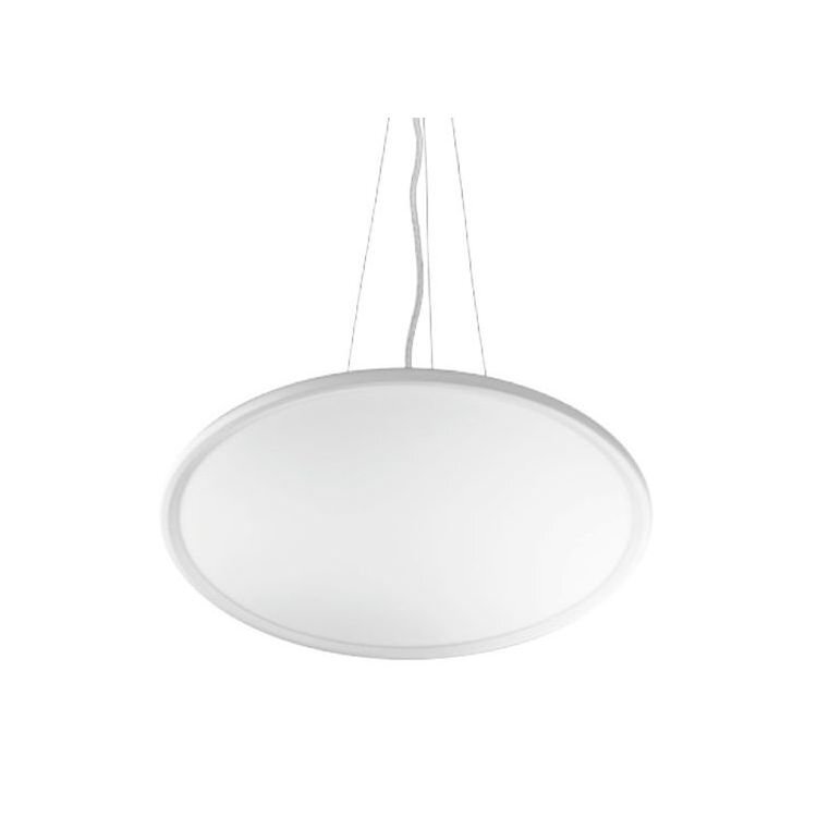 Na obrazie widoczna jest okrągła, biała lampa wisząca z gładką powierzchnią. Lampa jest zawieszona na kilku cienkich przewodach.