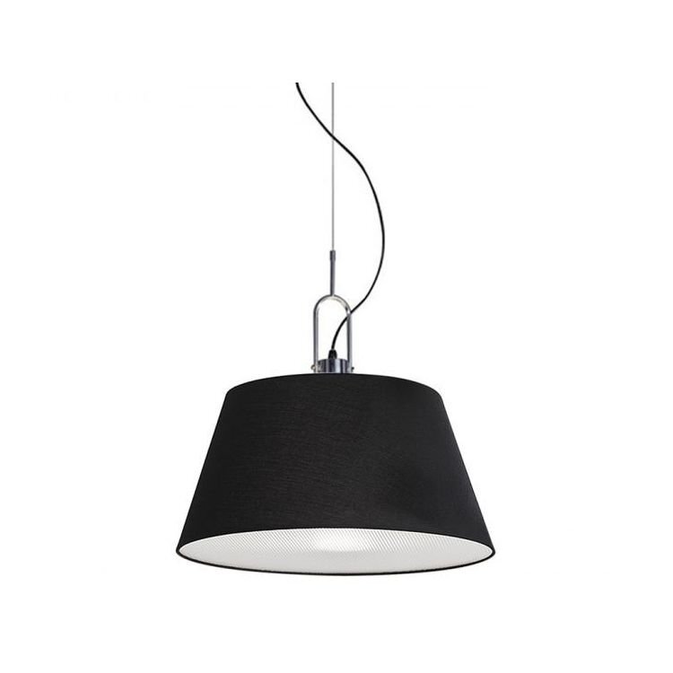 Czarna lampa wisząca z metalowym uchwytem i przewodem, o stożkowym kształcie klosza. Wnętrze klosza jest białe.