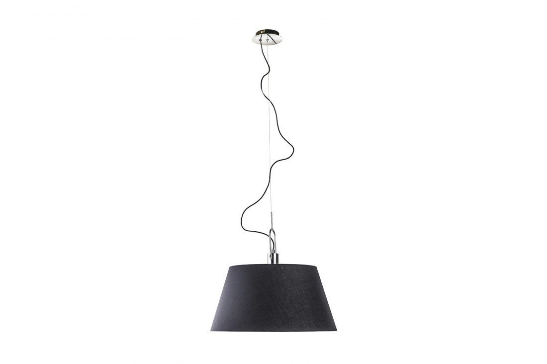 Czarna lampa wisząca z metalowym mocowaniem i przewodem w oplocie, zakończona stożkowym kloszem. Lampa zawieszona jest na cienkim kablu z ozdobnym zwojem.