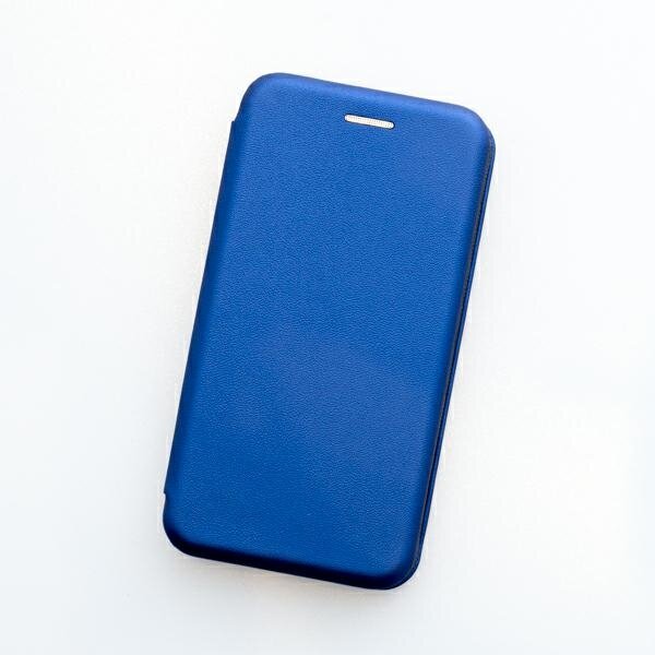 Niebieskie etui na telefon z klapką, wykonane z gładkiego materiału. Na górze widoczny jest mały otwór na głośnik.