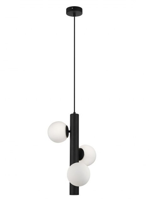 Lampa wisząca z czarnym cylindrycznym korpusem i trzema białymi, kulistymi kloszami. Lampa jest zawieszona na cienkim przewodzie.