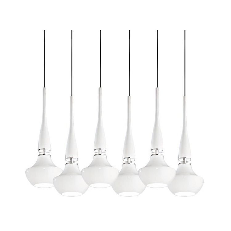 Na obrazie widoczna jest lampa wisząca z sześcioma białymi kloszami o nowoczesnym designie, zawieszona na cienkich czarnych przewodach.