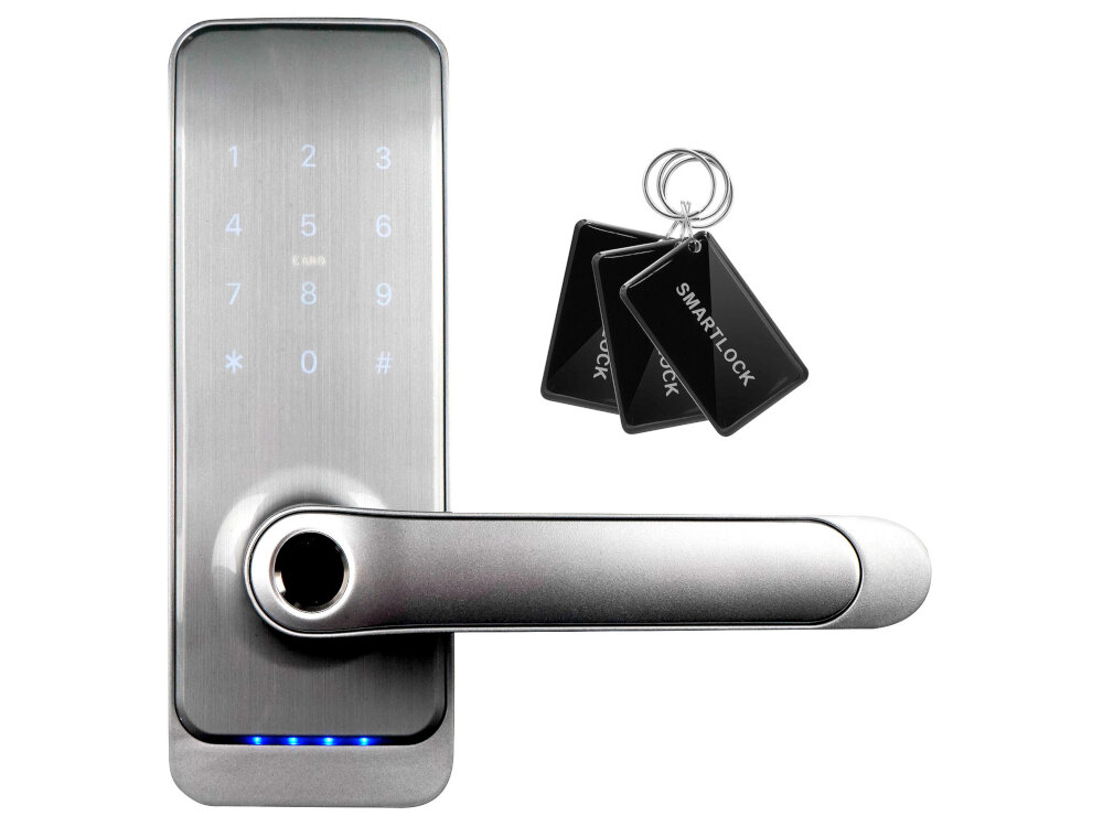 Srebrna klamka z panelem numerycznym i trzema czarnymi brelokami z napisem \'SMART LOCK\'.
