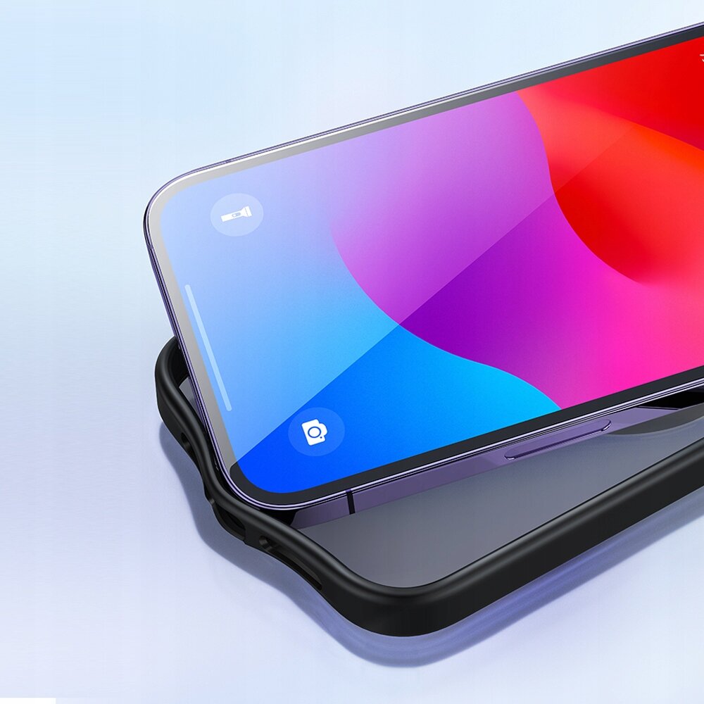 Obraz przedstawia smartfon w czarnym etui magnetycznym, leżący na jasnym tle. Na ekranie widoczne są ikony kamery i mikrofonu.