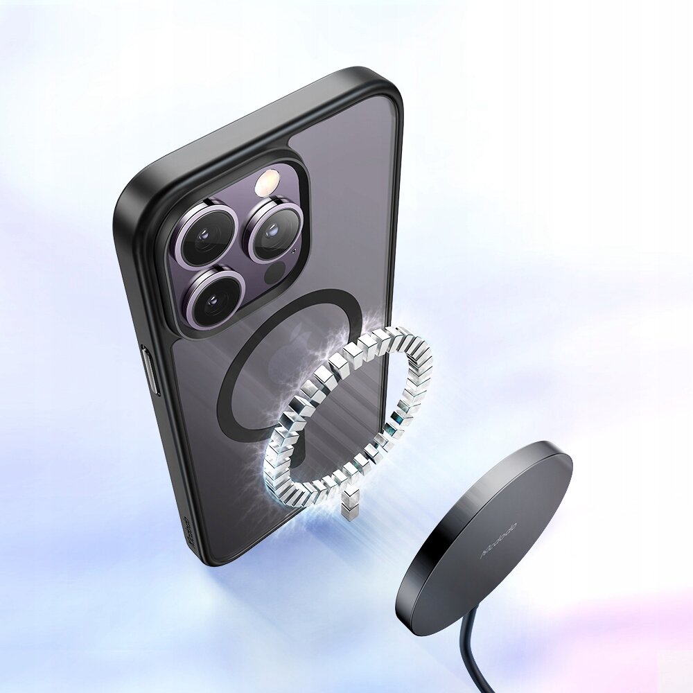 Obraz przedstawia czarne etui na telefon z trzema widocznymi obiektywami aparatu. Obok etui znajduje się okrągły, magnetyczny element z efektem świetlnym.
