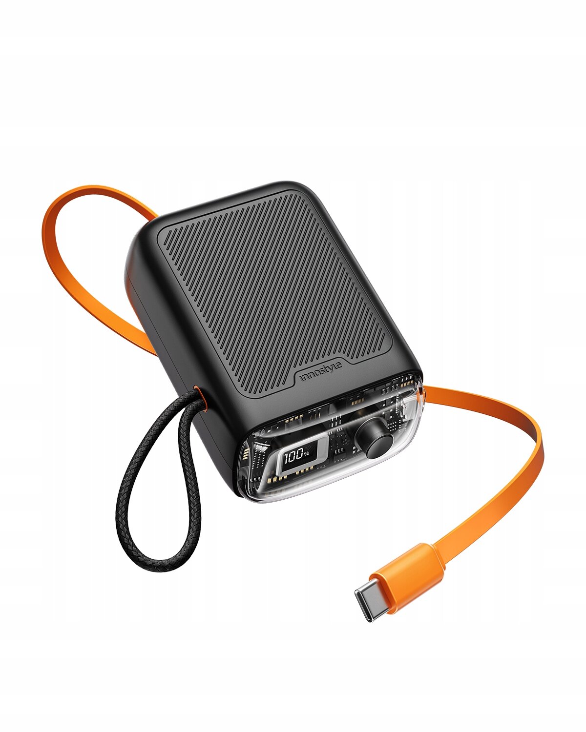 Czarny powerbank z pomarańczowym kablem USB-C, wyświetlaczem pokazującym \'100%\', oraz logo \'Innostyle\' na obudowie.