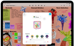 Tablet wyświetla kolorowy interfejs z różnymi ikonami i grafikami, w tym okno z aplikacją i sugestiami. W tle widoczne są szkice i notatki w żywych kolorach.