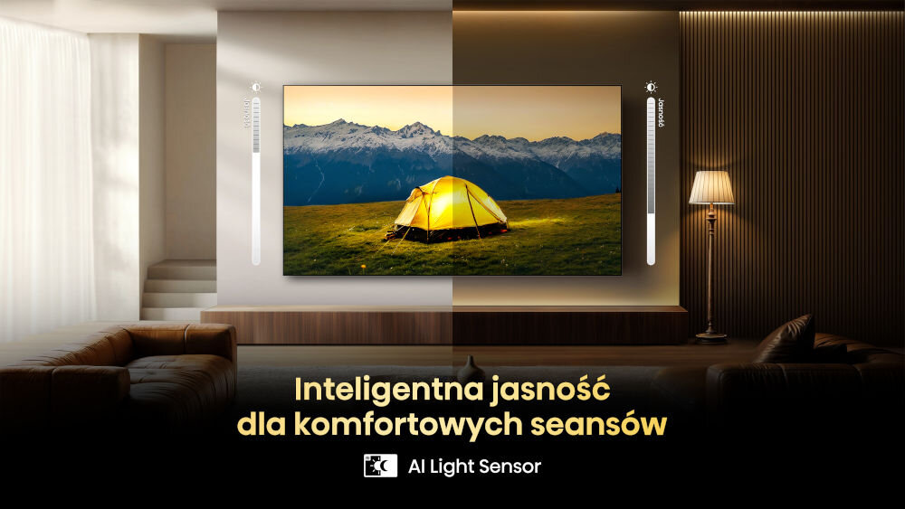 W salonie na ścianie wisi telewizor wyświetlający obraz namiotu na tle gór. Na dole widoczny jest tekst: \'Inteligentna jasność dla komfortowych seansów\' oraz ikona z napisem \'AI Light Sensor\'.