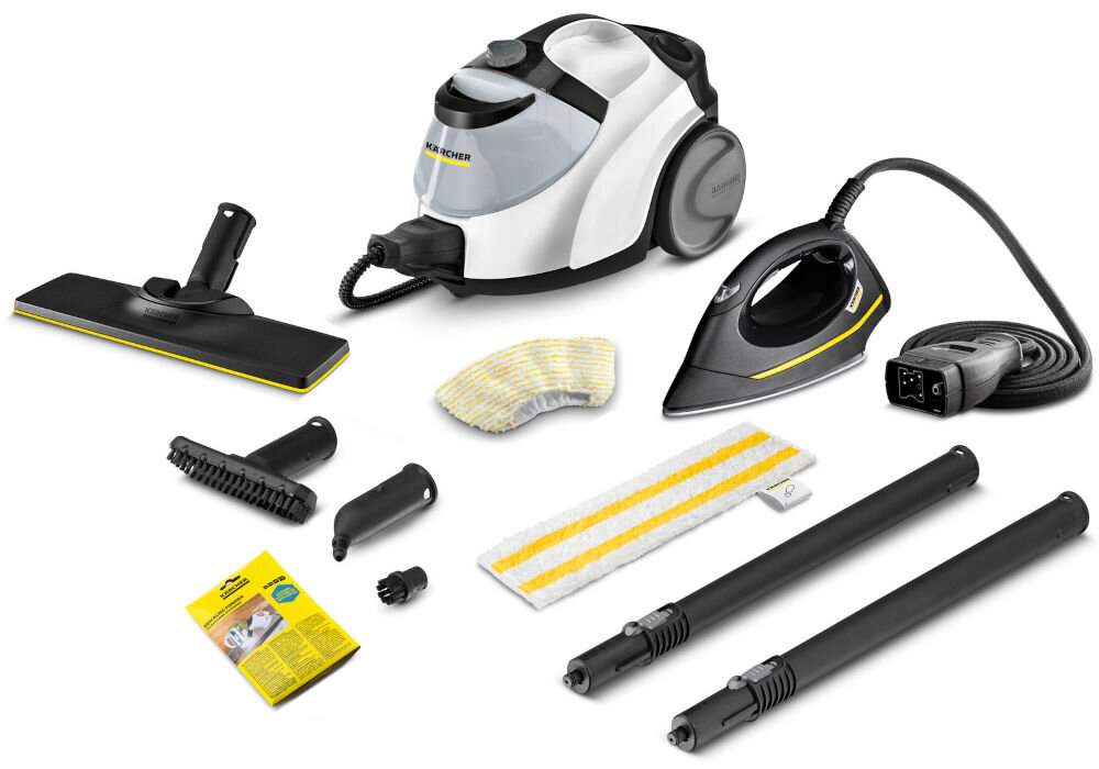 Na obrazie widoczna jest parownica z różnymi akcesoriami, w tym żelazkiem, szczotkami, rurkami i ściereczkami. Logo \'KARCHER\' znajduje się na urządzeniu.