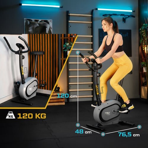 Kobieta ćwiczy na rowerze stacjonarnym magnetycznym FLEXO TX-450MB w szarym kolorze. Obok widoczne są wymiary: 120 cm wysokości, 48 cm szerokości i 76,5 cm długości oraz maksymalne obciążenie 120 kg.